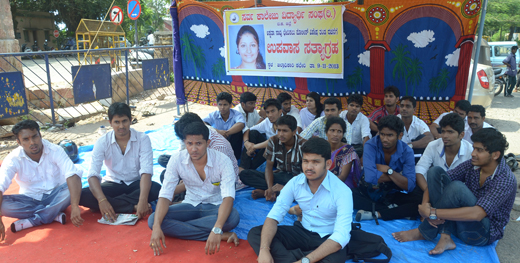 akshatha protest13nov10 1